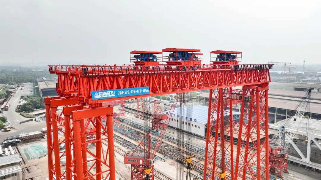 U-type Double Girder Hooked Trellis Gantry Crane for Yangtze River Bridge Construction